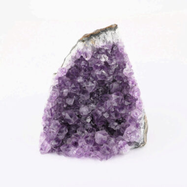 große Amethyst Stufe Höhe 122 mm mit Standfläche in sehr schöner Farbe Edelsteine Heilsteine bei Wunderstein24