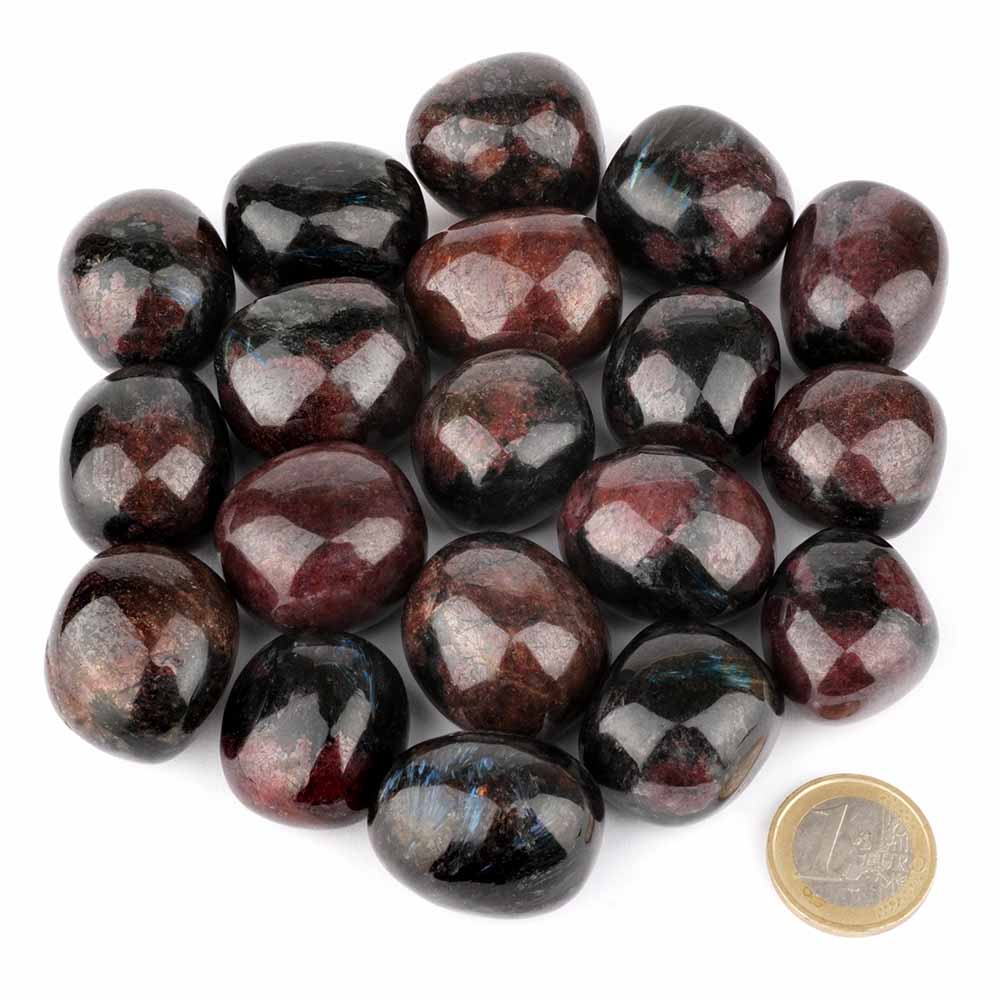 Astrophyllit in Granat Trommelsteine handpoliert Ø ca. 27 – 33 mm Edelsteine Heilsteine bei Wunderstein24 Astrophyllit in Granat Trommelsteine handpoliert Ø ca. 27 – 33 mm Edelsteine Heilsteine bei Wunderstein24