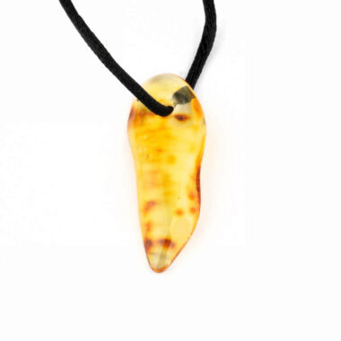 großer Bernstein Anhänger Natur poliert gebohrt mit schwarzem Satinband Edelsteine Heilsteine bei Wunderstein24