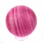 große Rubin Kugel Ø 61 mm in wunderschöner Farbe und Maserung Edelsteine Heilsteine bei Wunderstein24