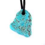 großer Türkis Anhänger Natur gebohrt mit schwarzem Satinband Edelsteine Heilsteine bei Wunderstein24