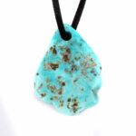 großer Türkis Anhänger Natur gebohrt mit schwarzem Satinband Edelsteine Heilsteine bei Wunderstein24