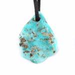 großer Türkis Anhänger Natur gebohrt mit schwarzem Satinband Edelsteine Heilsteine bei Wunderstein24