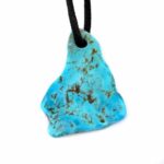 großer Türkis Anhänger Natur gebohrt mit schwarzem Satinband Edelsteine Heilsteine bei Wunderstein24