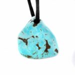 großer Türkis Anhänger Natur gebohrt mit schwarzem Satinband Edelsteine Heilsteine bei Wunderstein24