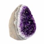 Amethyst Stufe mit poliertem Rand und Standfläche in weltbester Farbe und Qualität Edelsteine Heilsteine bei Wunderstein24