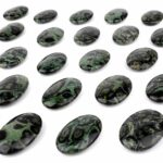 Eldarit | Kabamba Handschmeichler | Massagestein oval Ø 53 – 58 mm Edelsteine Heilsteine bei Wunderstein24