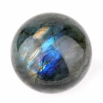 große Labradorit Kugel Ø 78 mm aus Madagaskar in bester Farbe und Qualität Edelsteine Heilsteine bei Wunderstein24