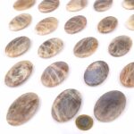 Mondstein Handschmeichler | Massagestein oval Ø 53 – 57 mm Edelsteine Heilsteine bei Wunderstein24