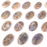 Mondstein Handschmeichler | Massagestein oval Ø 53 – 57 mm Edelsteine Heilsteine bei Wunderstein24
