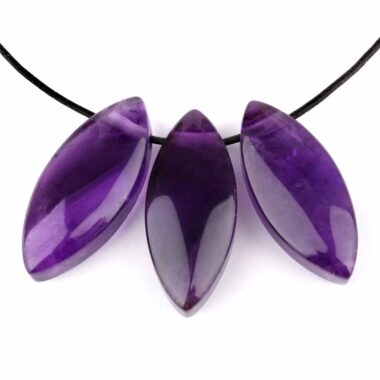 Amethyst Uruguay Navette Anhänger seitlich gebohrt mit schwarzem Satinband Edelsteine Heilsteine bei Wunderstein24