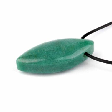 Aventurin grün Navette Anhänger seitlich gebohrt mit schwarzem Satinband Edelsteine Heilsteine bei Wunderstein24