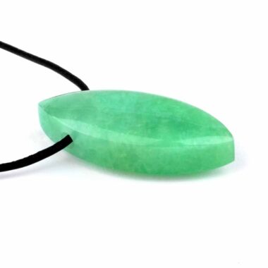 Chrysopras Navette Anhänger seitlich gebohrt mit schwarzem Satinband Edelsteine Heilsteine bei Wunderstein24