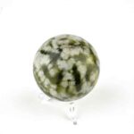 Jade Kugel Ø ca. 62 mm in sehr guter Qualität und bester Farbe Edelsteine Heilsteine bei Wunderstein24