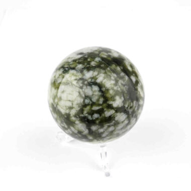 Jade Kugel Ø ca. 64 mm in sehr guter Qualität und bester Farbe Edelsteine Heilsteine bei Wunderstein24