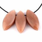 Mondstein Navette Anhänger seitlich gebohrt mit schwarzem Satinband Edelsteine Heilsteine bei Wunderstein24