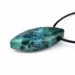 Moosachat | Achat Navette Anhänger seitlich gebohrt mit schwarzem Satinband Edelsteine Heilsteine bei Wunderstein24