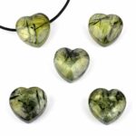 Prehnit Herz Anhänger Ø 20 mm seitlich gebohrt Edelsteine Heilsteine bei Wunderstein24