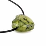 Prehnit Herz Anhänger Ø 20 mm seitlich gebohrt Edelsteine Heilsteine bei Wunderstein24