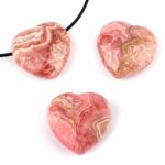 Rhodochrosit Herz Anhänger Ø 30 mm seitlich gebohrt mit schwarzem Satinband Edelsteine Heilsteine bei Wunderstein24