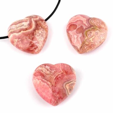 Rhodochrosit Herz Anhänger Ø 30 mm seitlich gebohrt mit schwarzem Satinband Edelsteine Heilsteine bei Wunderstein24
