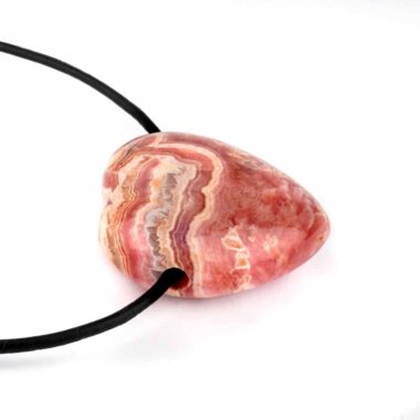 Rhodochrosit Herz Anhänger Ø 30 mm seitlich gebohrt mit schwarzem Satinband Edelsteine Heilsteine bei Wunderstein24