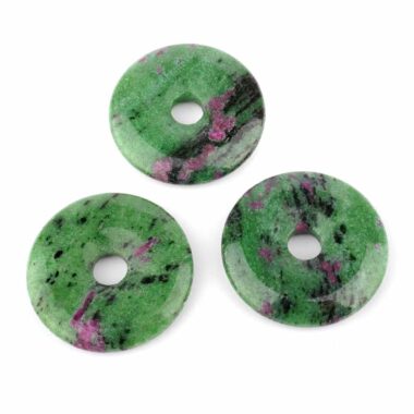 Rubin in Zoisit Donut Anhänger Ø 40 mm Edelsteine Heilsteine bei Wunderstein24