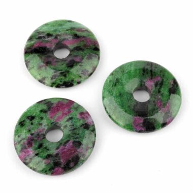 Rubin in Zoisit Donut Anhänger Ø 30 mm Edelsteine Heilsteine bei Wunderstein24