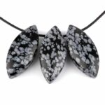 Mondstein Navette Anhänger seitlich gebohrt mit schwarzem Satinband Edelsteine Heilsteine bei Wunderstein24