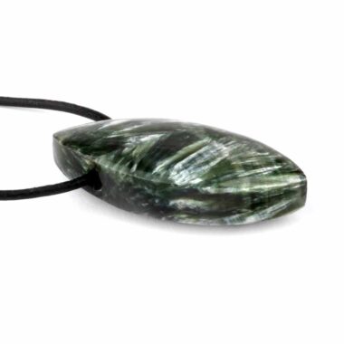 Serafinit Navette Anhänger seitlich gebohrt mit schwarzem Satinband Edelsteine Heilsteine bei Wunderstein24 Serafinit Navette Anhänger seitlich gebohrt mit schwarzem Satinband Edelsteine Heilsteine bei Wunderstein24