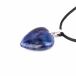 Sodalith Herz – Anhänger aus Namibia mit silberner Öse Edelsteine Heilsteine bei Wunderstein24