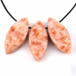 Aquamarin Navette Anhänger seitlich gebohrt mit schwarzem Satinband Edelsteine Heilsteine bei Wunderstein24