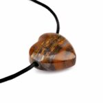 Tigereisen Herz Anhänger Ø 20 mm seitlich gebohrt Edelsteine Heilsteine bei Wunderstein24