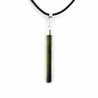 Turmalin grün Kristall Anhänger Natur Länge 49 mm mit 925 Sterling-Silber Öse und Satinband Edelsteine Heilsteine bei Wunderstein24