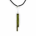 Turmalin grün Kristall Anhänger Natur Länge 49 mm mit 925 Sterling-Silber Öse und Satinband Edelsteine Heilsteine bei Wunderstein24