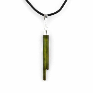 Turmalin grün Kristall Anhänger Natur Länge 50 mm mit 925 Sterling-Silber Öse und Satinband Edelsteine Heilsteine bei Wunderstein24