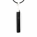 Turmalin Kristall Anhänger Natur Länge 60 mm mit 925 Sterling-Silber Öse und Satinband Edelsteine Heilsteine bei Wunderstein24