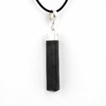 Turmalin Kristall Anhänger Natur Länge 57 mm mit 925 Sterling-Silber Öse und Satinband Edelsteine Heilsteine bei Wunderstein24