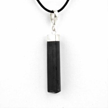 Turmalin Kristall Anhänger Natur Länge 57 mm mit 925 Sterling-Silber Öse und Satinband Edelsteine Heilsteine bei Wunderstein24