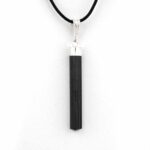 Turmalin Kristall Anhänger Natur Länge 66 mm mit 925 Sterling-Silber Öse und Satinband Edelsteine Heilsteine bei Wunderstein24