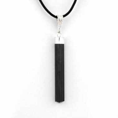 Turmalin Kristall Anhänger Natur Länge 57 mm mit 925 Sterling-Silber Öse und Satinband Edelsteine Heilsteine bei Wunderstein24