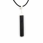 Turmalin Kristall Anhänger Natur Länge 56 mm mit 925 Sterling-Silber Öse und Satinband Edelsteine Heilsteine bei Wunderstein24