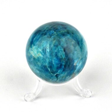 Apatit Kugel blau Ø 48 mm aus Madagaskar in sehr guter Qualität und Farbe Edelsteine Heilsteine bei Wunderstein24