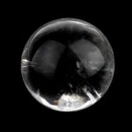 Bergkristall Kugel Ø 50 mm transparent und glasklar aus Brasilien Edelsteine Heilsteine bei Wunderstein24