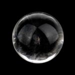 Bergkristall Kugel Ø 55 mm transparent und glasklar aus Brasilien Edelsteine Heilsteine bei Wunderstein24