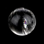 Bergkristall Kugel Ø 38 mm transparent und glasklar aus Brasilien Edelsteine Heilsteine bei Wunderstein24