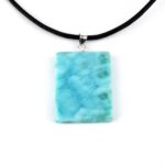 Larimar Cabochon Anhänger Länge 29 mm mit 925 Sterling-Silberöse in bester Qualität und Farbe Edelsteine Heilsteine bei Wunderstein24