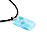Larimar Cabochon Anhänger Länge 29 mm mit 925 Sterling-Silberöse in bester Qualität und Farbe Edelsteine Heilsteine bei Wunderstein24