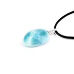 Larimar Cabochon Anhänger Länge 26,5 mm mit 925 Sterling-Silberöse in bester Qualität und Farbe Edelsteine Heilsteine bei Wunderstein24