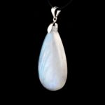 Regenbogen Mondstein Cabochon Tropfen Anhänger Länge 45,5 mm mit 925 Sterling-Silberöse beste Qualität & Farbe Edelsteine Heilsteine bei Wunderstein24